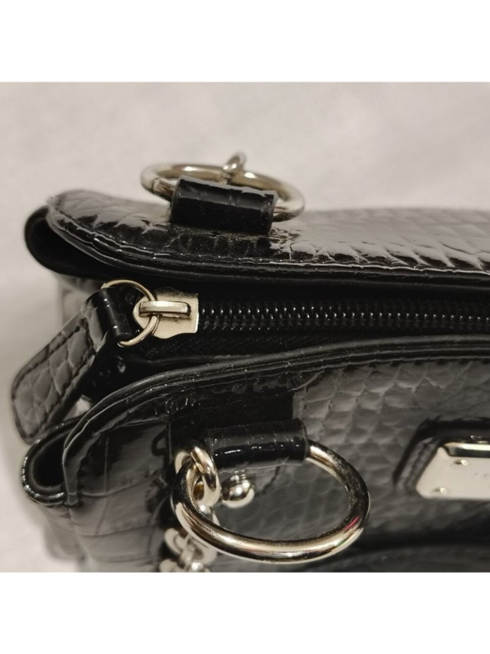 Liz Claiborne Handbag Purse Black 9"x6" Faux Croc Leather Shiny Pockets Chain - Picture 16 of 16
